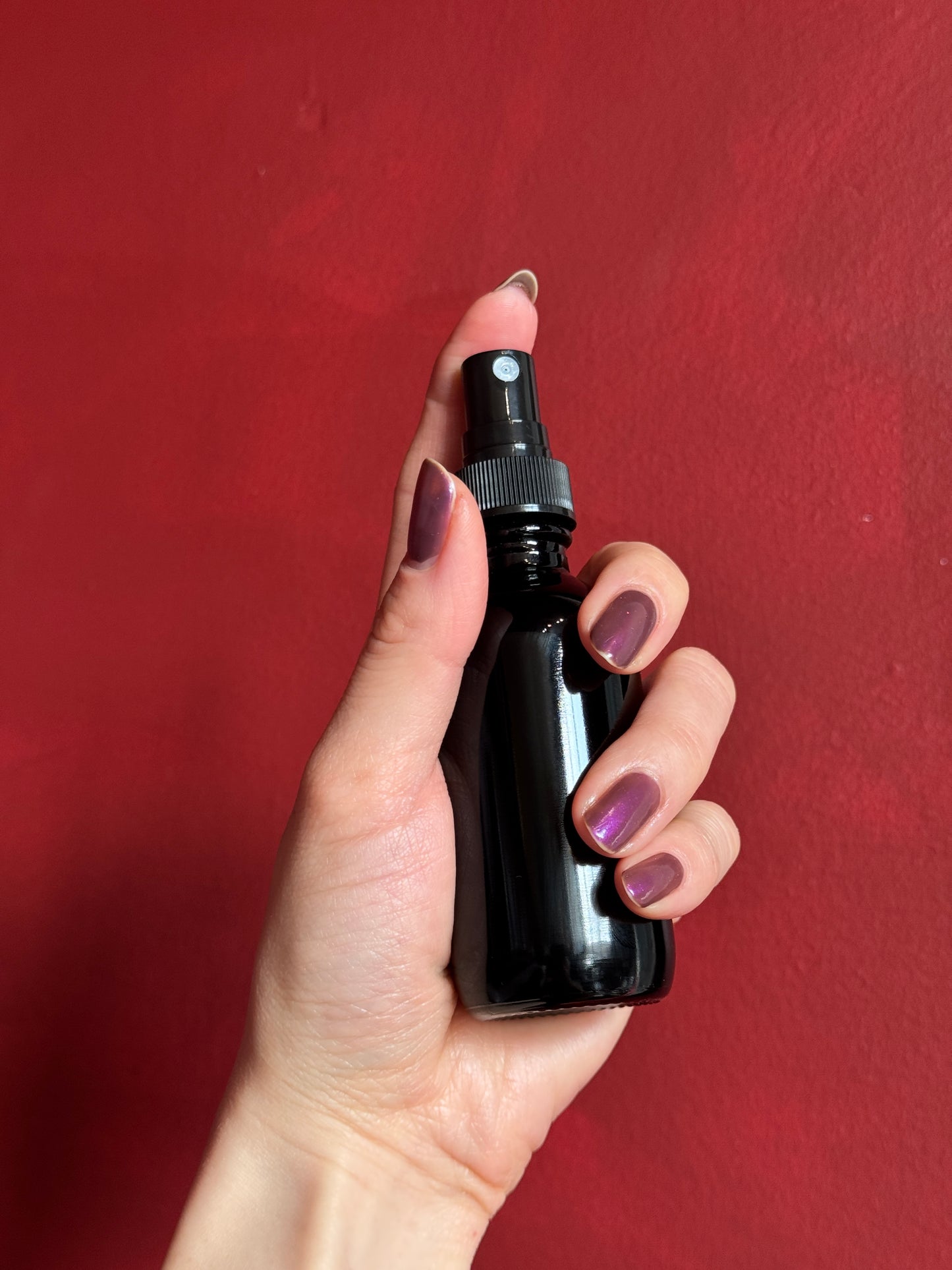 BLACK GLASS SPRAY BOTTLE (RDT)