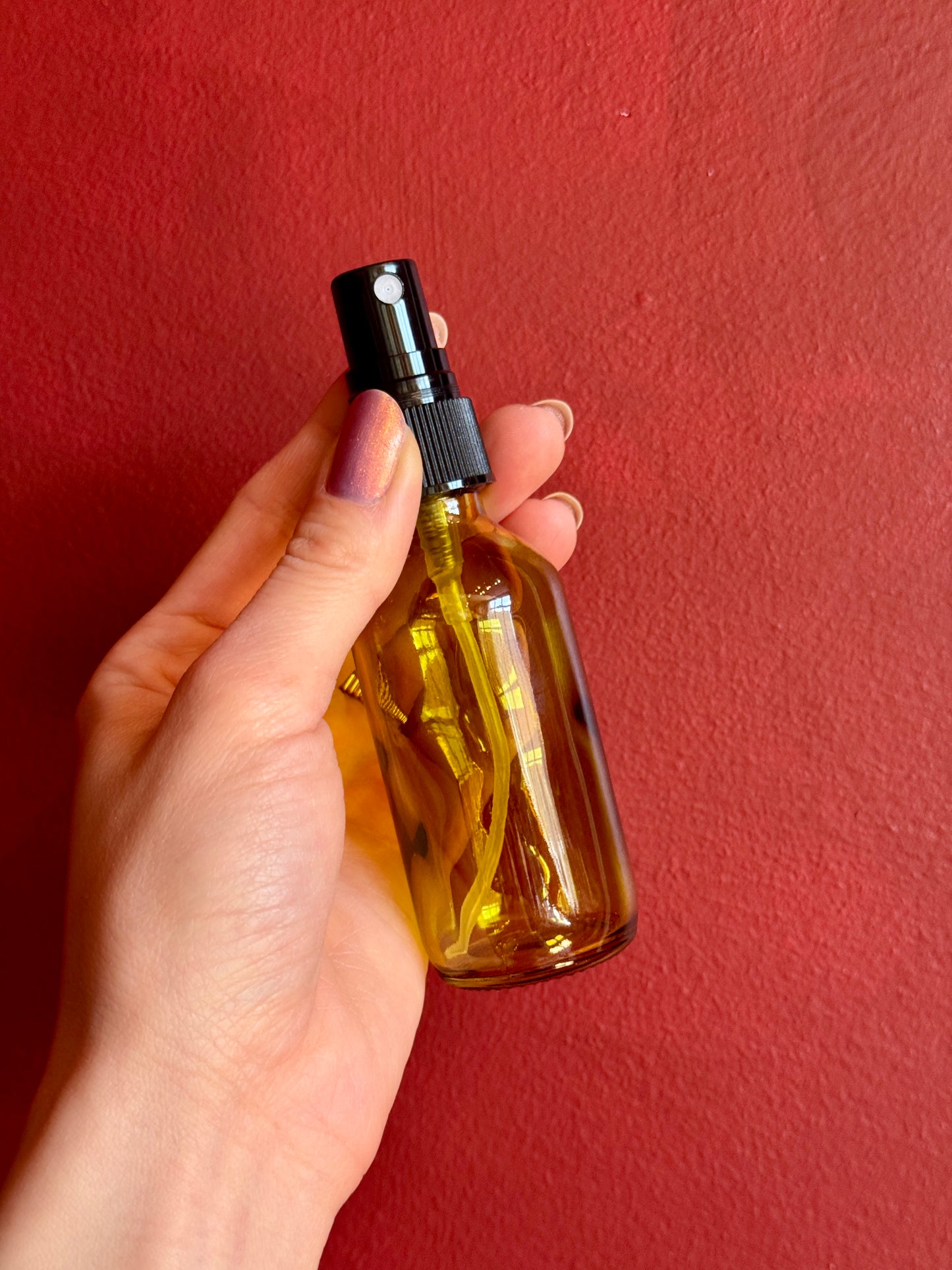 OLIVE GLASS SPRAY BOTTLE (RDT)