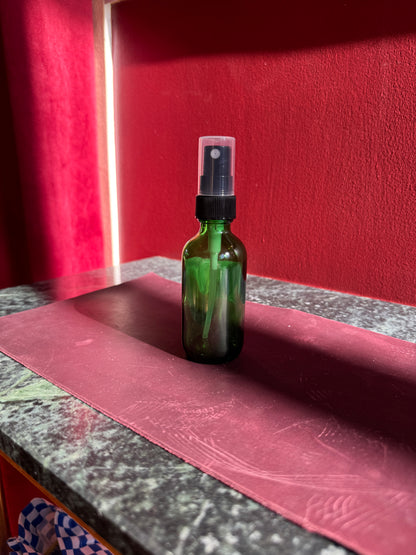 GREEN GLASS SPRAY BOTTLE (RDT)