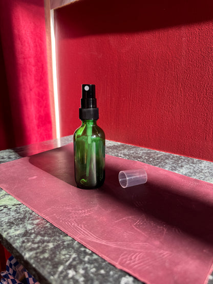 GREEN GLASS SPRAY BOTTLE (RDT)