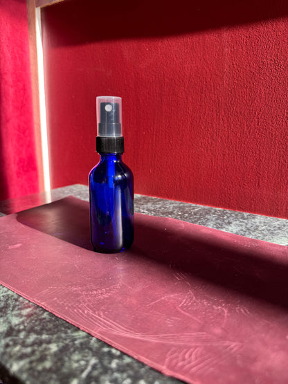 BLUE GLASS SPRAY BOTTLE (RDT)
